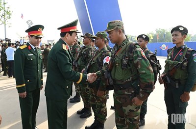 View - 	Lực lượng bảo vệ biên giới hai nước Việt Nam-Campuchia tuần tra chung